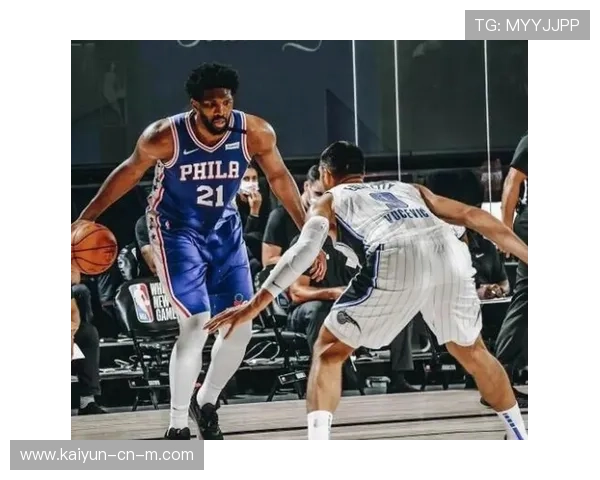 恩比德与阿德巴约内线对位博弈 76人关键时刻防守成功